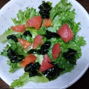 レタスとトマト☘️わかめのサラダ